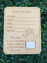 Load image into Gallery viewer, Hola Mundo Anuncio de Infante || Placa de Pulsera Hospitalaria || Accesorio para fotografía de bebé